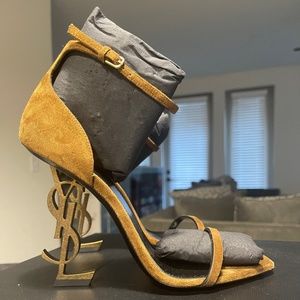 Saint Laurent Cachemere/Gold